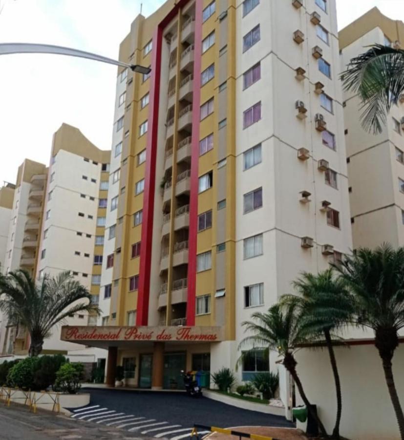 Privê das Thermas 01 - Ar Split nos 2 quartos, ventilador na sala, purificador Soft gelada natural Caldas Novas Exterior foto