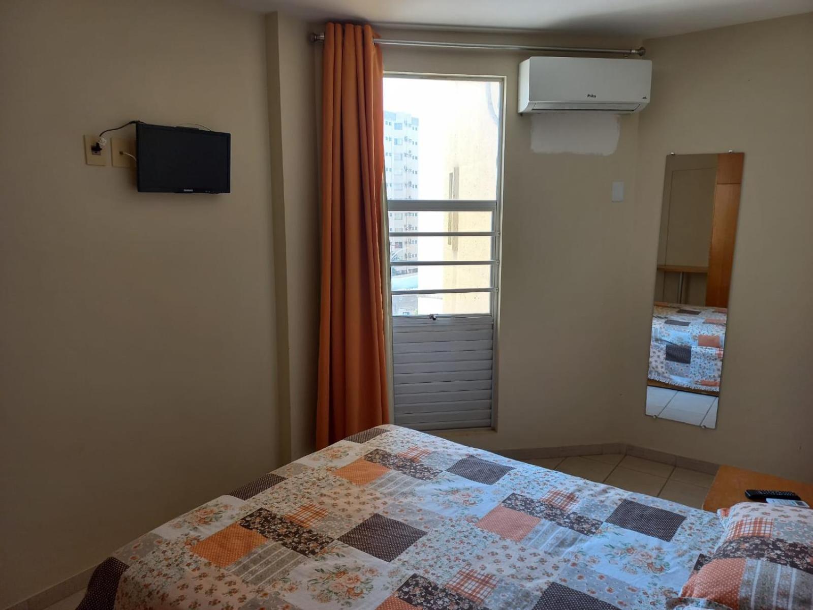 Privê das Thermas 01 - Ar Split nos 2 quartos, ventilador na sala, purificador Soft gelada natural Caldas Novas Exterior foto