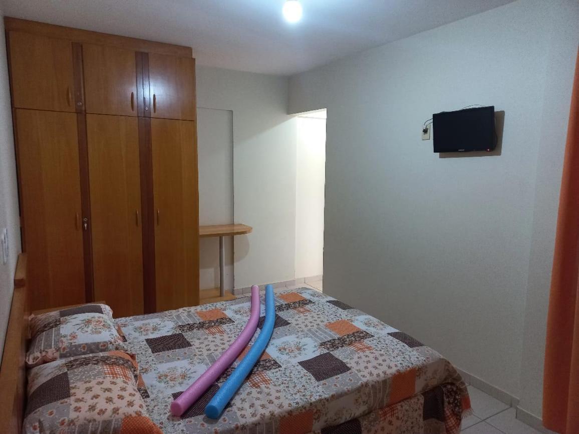 Privê das Thermas 01 - Ar Split nos 2 quartos, ventilador na sala, purificador Soft gelada natural Caldas Novas Exterior foto