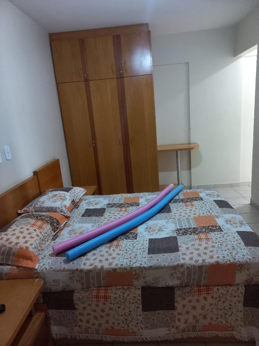 Privê das Thermas 01 - Ar Split nos 2 quartos, ventilador na sala, purificador Soft gelada natural Caldas Novas Exterior foto